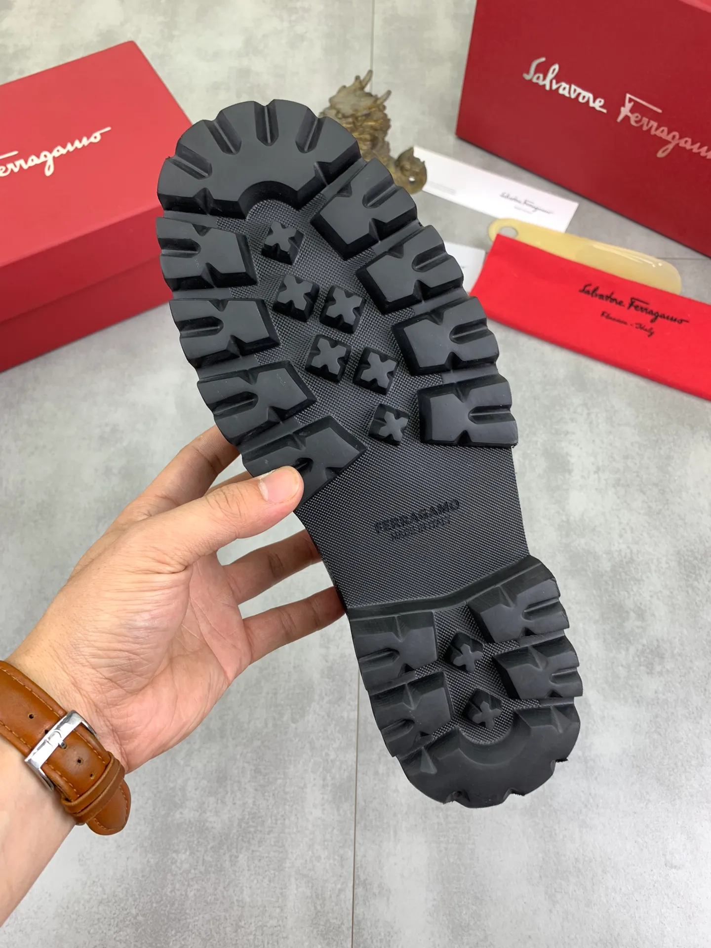 Men's Men's Shoes 💰P460💰[New Style] Water-dyed Niuli 🆘[Salvatore Ferragamo] Ferragamo's latest casual business leather shoes for men! Available at counters simultaneously! The fabric is made of specially imported original calfskin, the lining is made of imported water-dyed cowhide, and the original lightweight foam outsole is absolutely luxurious and leads the fashion trend. Matching code: 38-45; 4️⃣ colors available